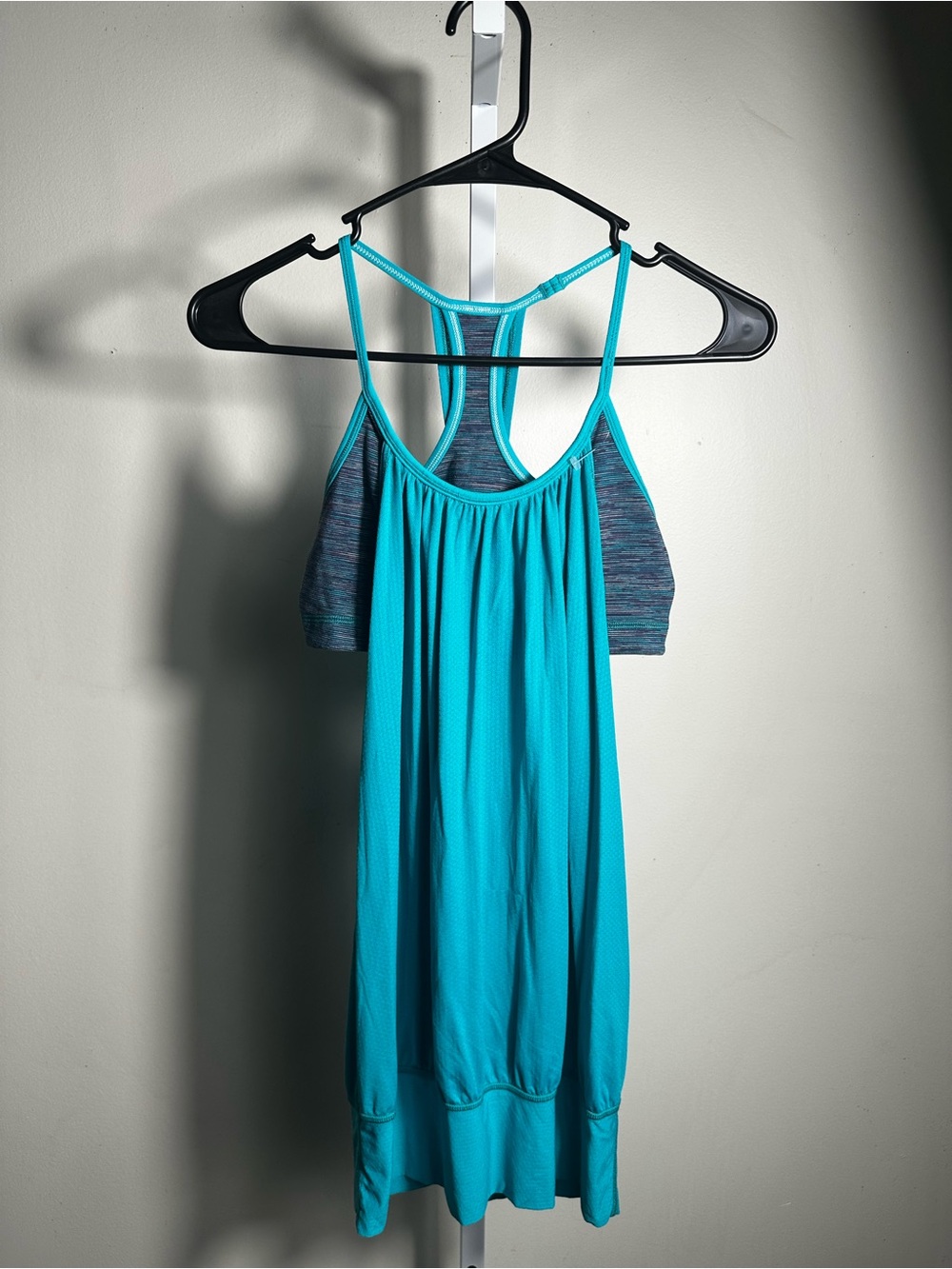 232. Lululemon Teal Turquoise Flowy Racerback Tank Built In Bra size 4